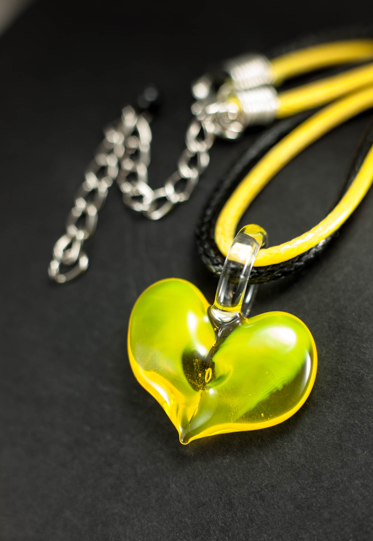 Ogrlica Srce žuta pastel u žutoj prozirnoj